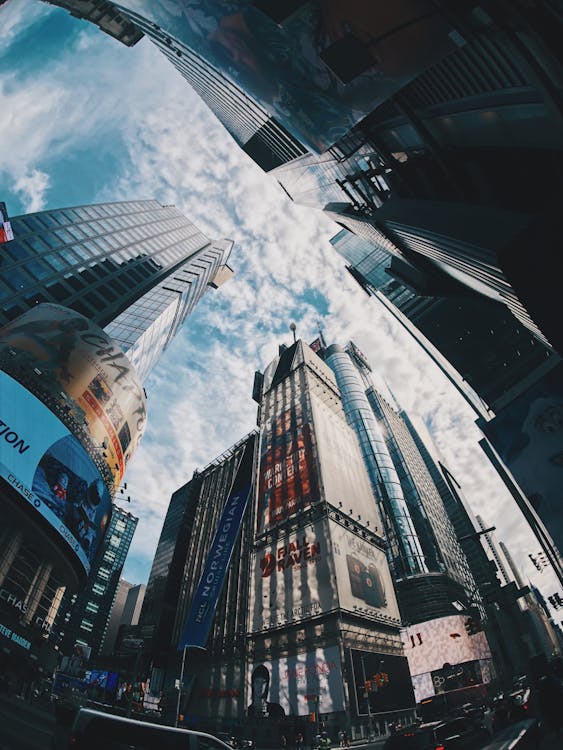 low angle skyscrapers
Guilherme Rossi via Pexels